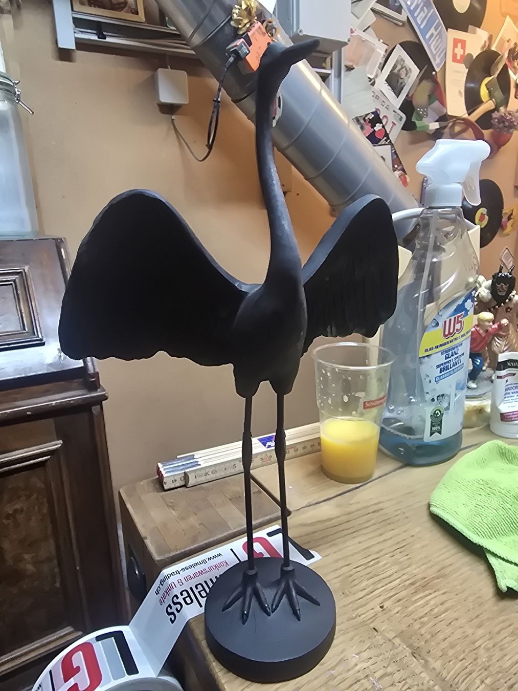 Statuette: Schwarzer Reiher aus Gips oder Kunststoff (D1) – Usato da Rorschach venduto da TimelessTrading