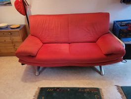 Rotes Sofa 2-plätzig, Top Zustand, muss schnell weg!