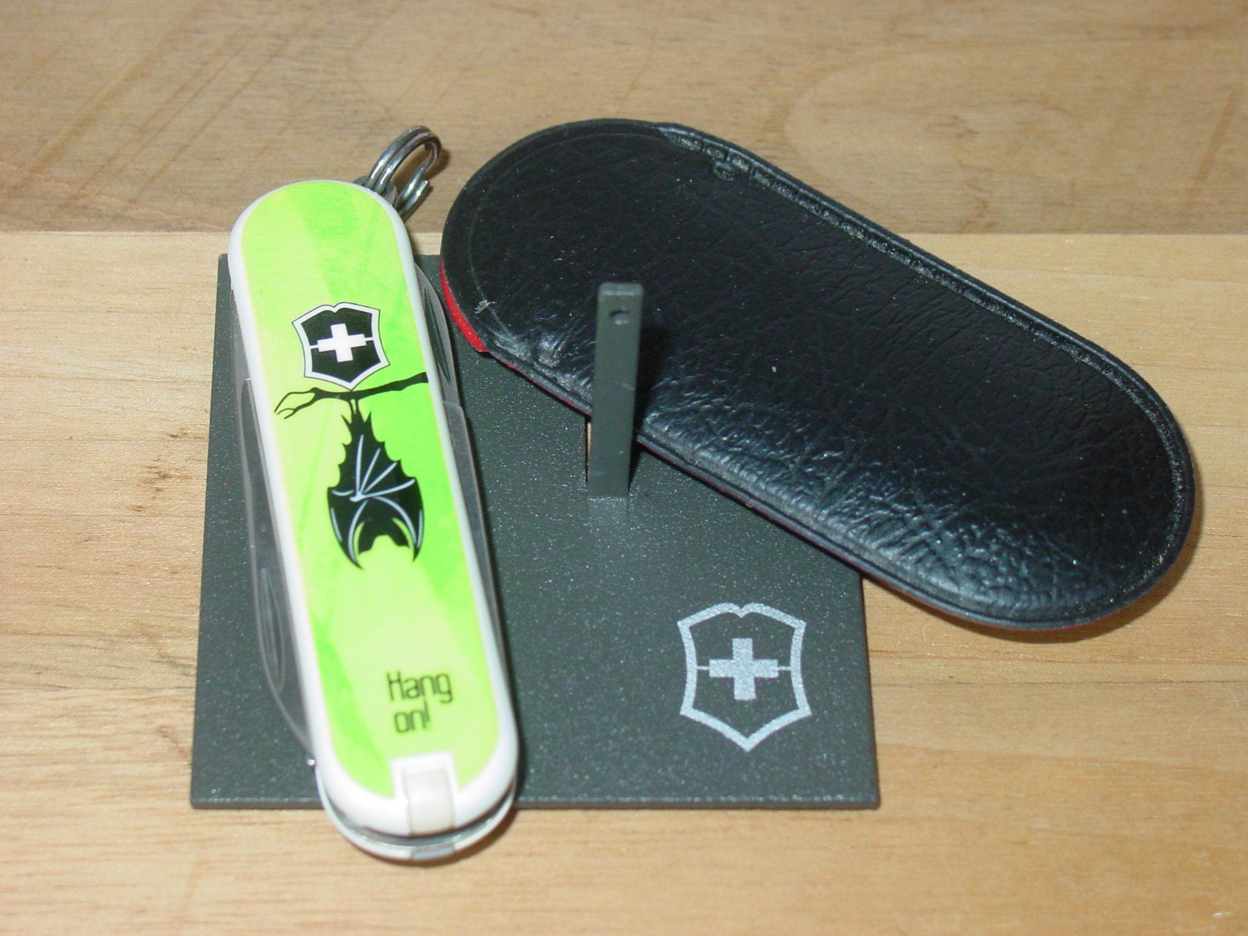 Victorinox Coltelli tascabile: Victorinox Classic SD Sonder Edition Hang on – Usato da Ursenbach venduto da rekruten-shop