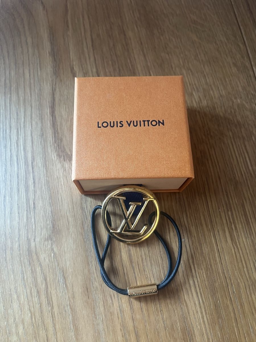 Haarschmuck: Louis Vuitton Haargummi mit Box – Gebraucht aus Chur von cel_9zx2 1