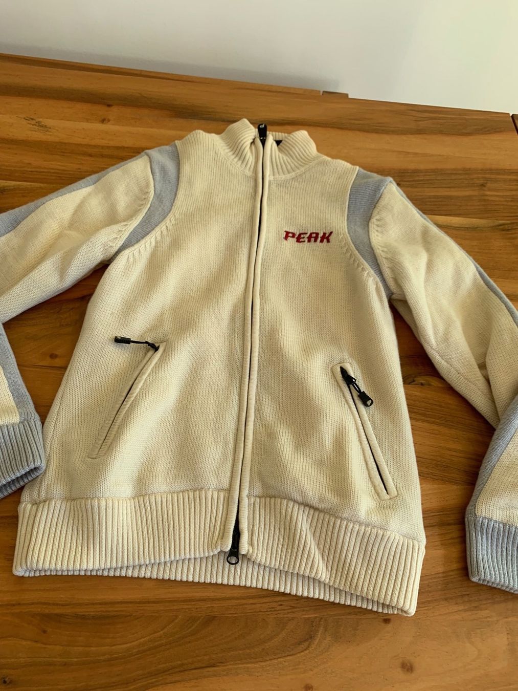 Peak Performance Jacken: Peak Performance Strickjacke, Top Zustand, Grösse M – Gebraucht aus Meiringen von tonicandgin 1