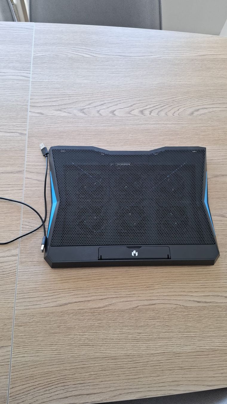 Ventilateurs: laptop cooler  – D'occasion à Meggen par ziyaince40