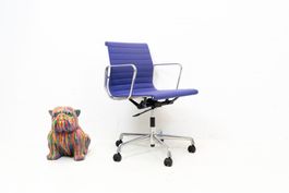Vitra Eames Aluminium Chair EA 117 Nr. 3 - Lieferung möglich