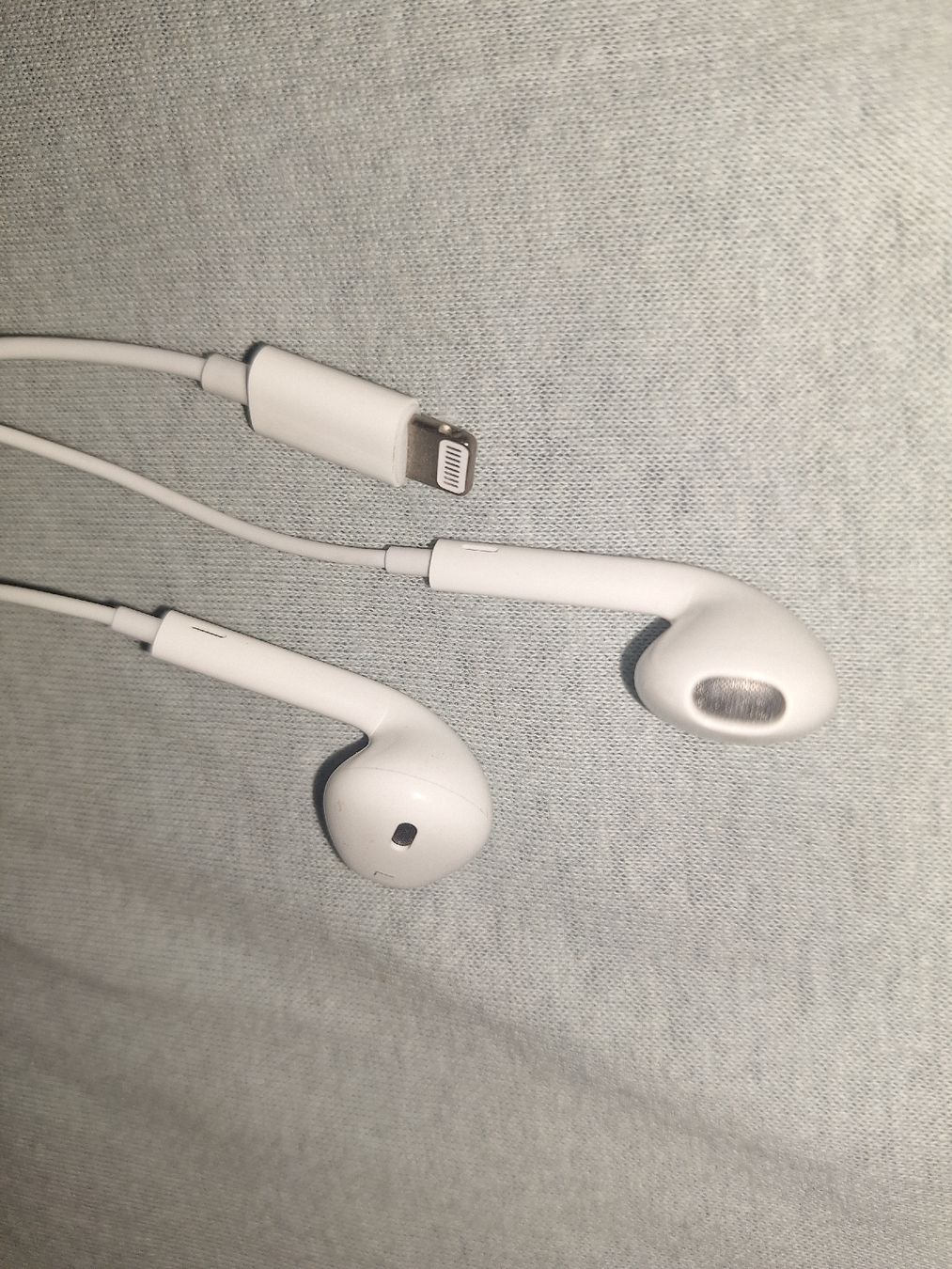 Apple Kopfhörer: Écouteurs Apple EarPods blancs avec Lightning occasion – Gebraucht aus Tannay von v1n1p00h 1
