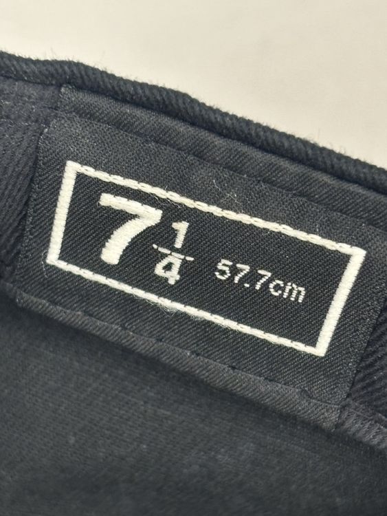 New Era Copricapi, berretti & cappellini: Casquette New Era NY Noire et Rouge 7 1/4 – Usato da Genève venduto da MonPucier 7
