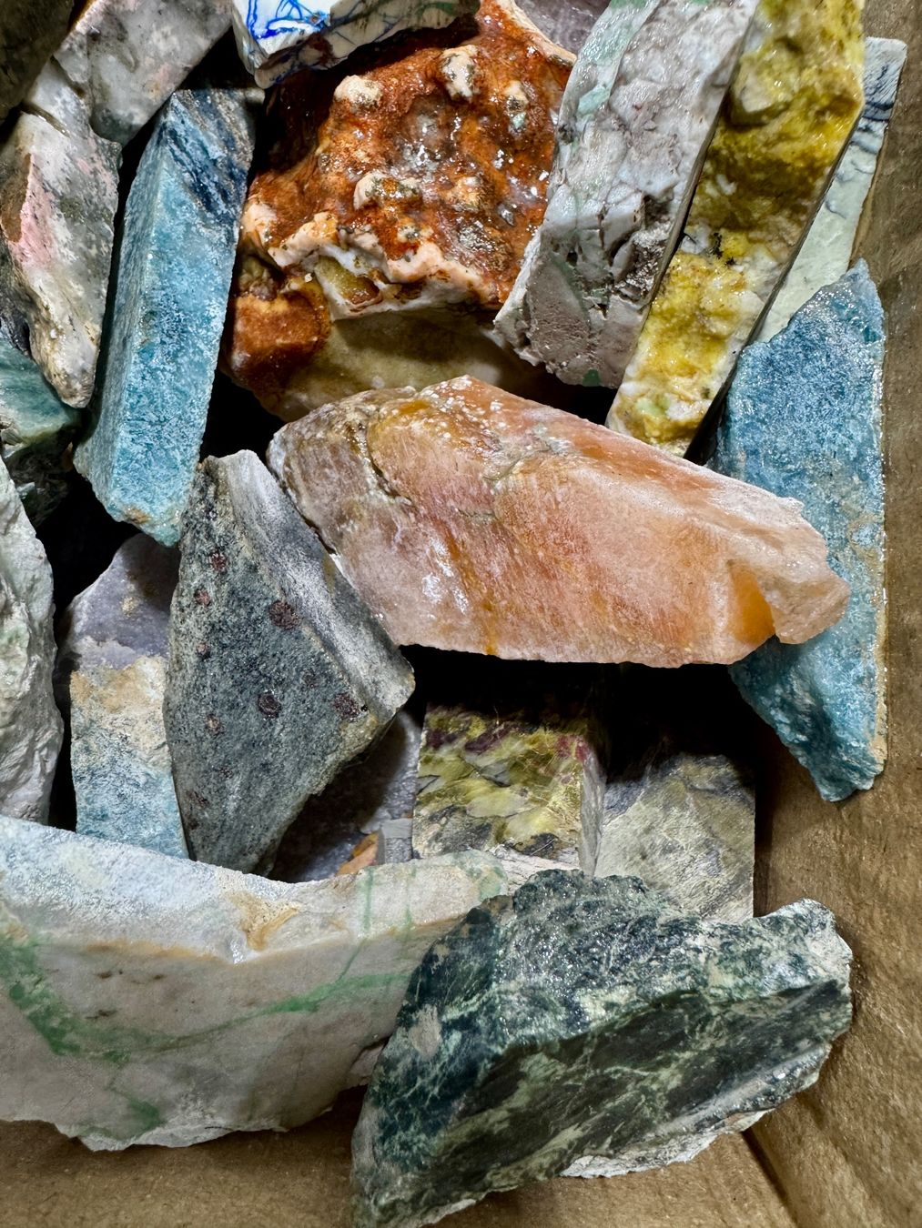 Minerali & Pietre curative: Kiste Mineralien/ Edelsteine gemischt – Usato da Weisslingen venduto da nus_rs52 5