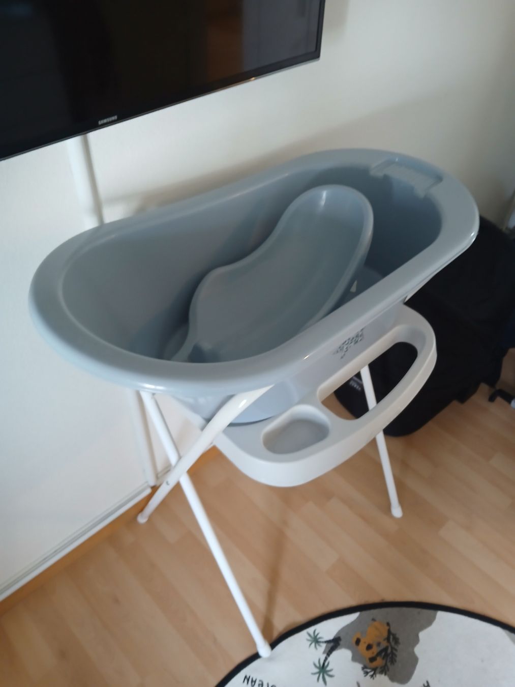 Baignoires: Babywanne mit Ständer hellblau gebraucht – D'occasion à Berikon par pil_thm8 1