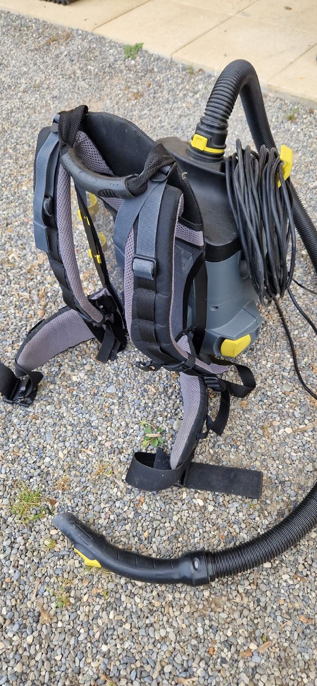Kärcher Aspirapolveri & Accessori: ASPIRATEUR DORSAL KARCHER BV5 – Usato da St. Ursen venduto da cpi23 4