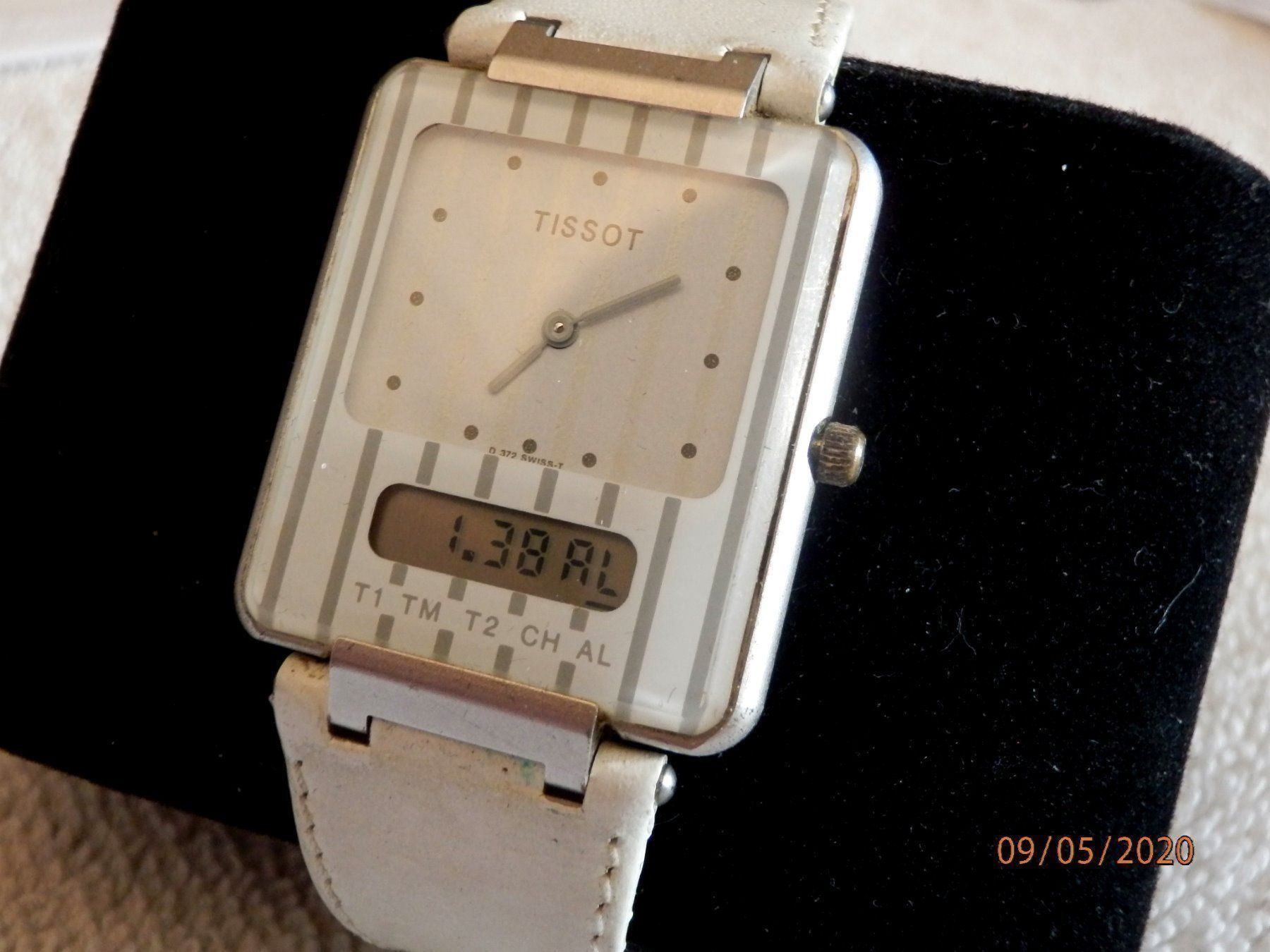Uhren: Tissot, Two Timer, Damen, 22 x 30mm – Gebraucht aus Ueberstorf von dinbau