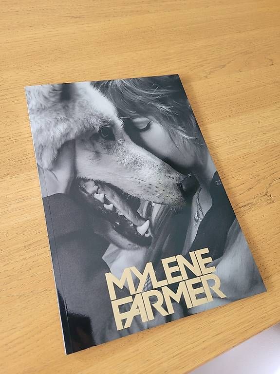 Zeitschriften & Magazine: Mylène Farmer / programme souvenir / concert 2019 à Paris – Gebraucht aus Crissier von cel_vmk9