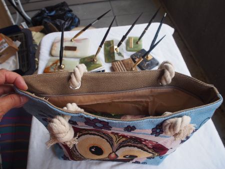 Sac en toile de qualité, intérieur soie.