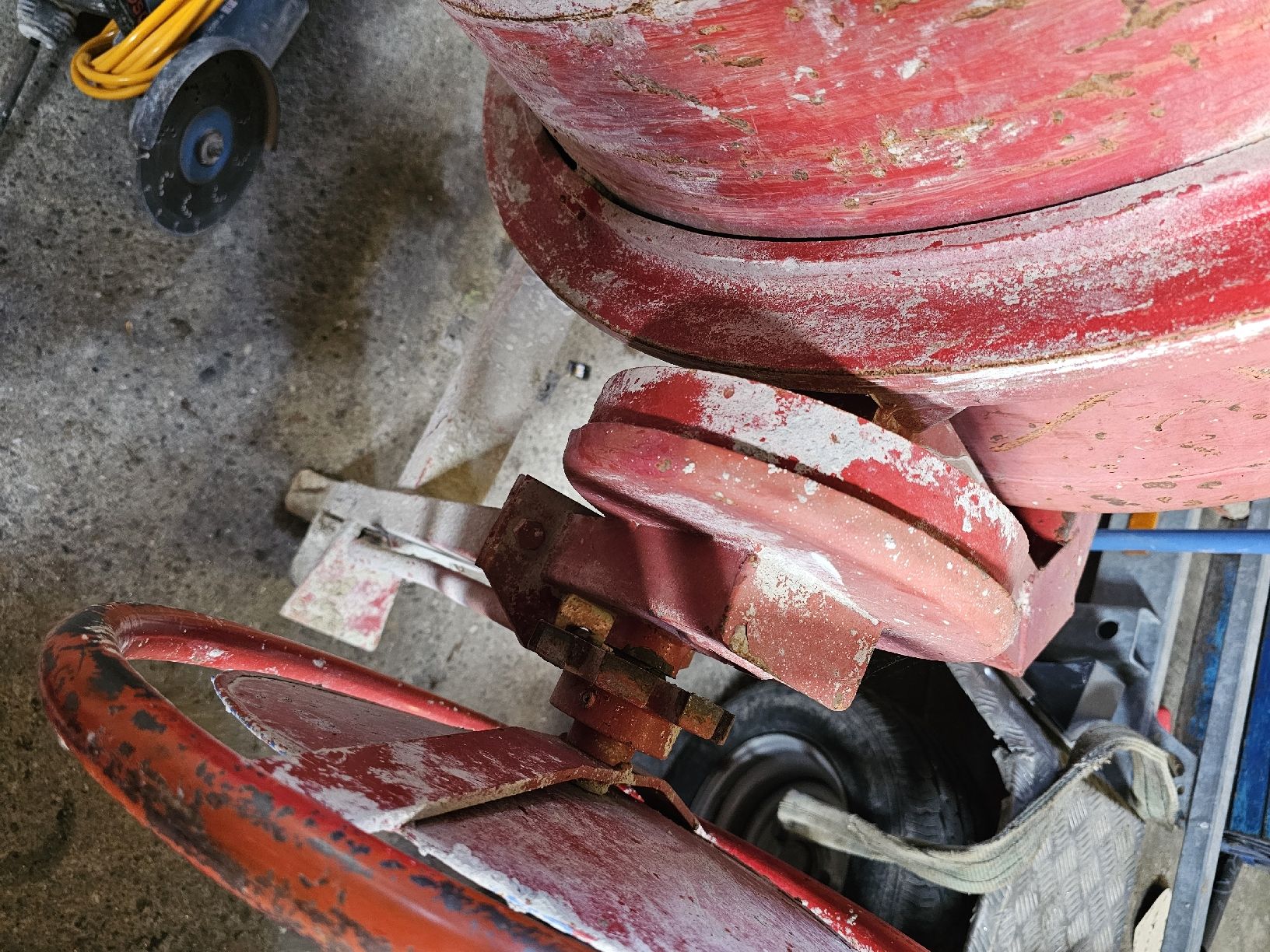 Tutte le macchine: Betonmischer gross 220V  – Usato da Zürich venduto da adi0111 1