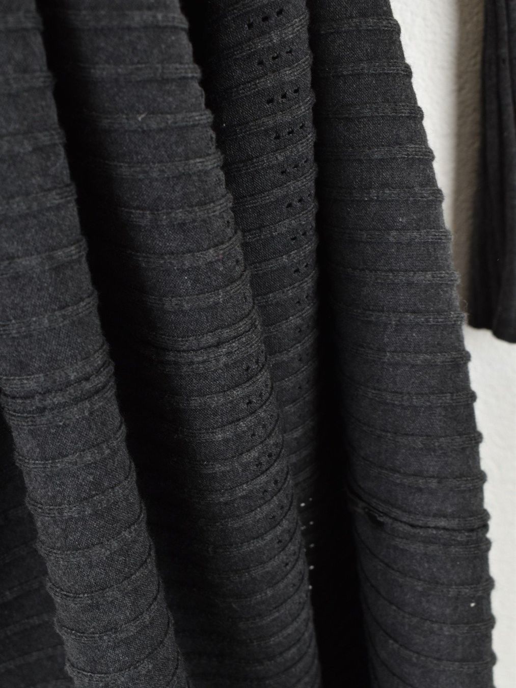 Sandro Robes: Sandro Rippstrick Kleid, grau, Gr.36 – D'occasion à Nürensdorf par 2ND_STORY 7