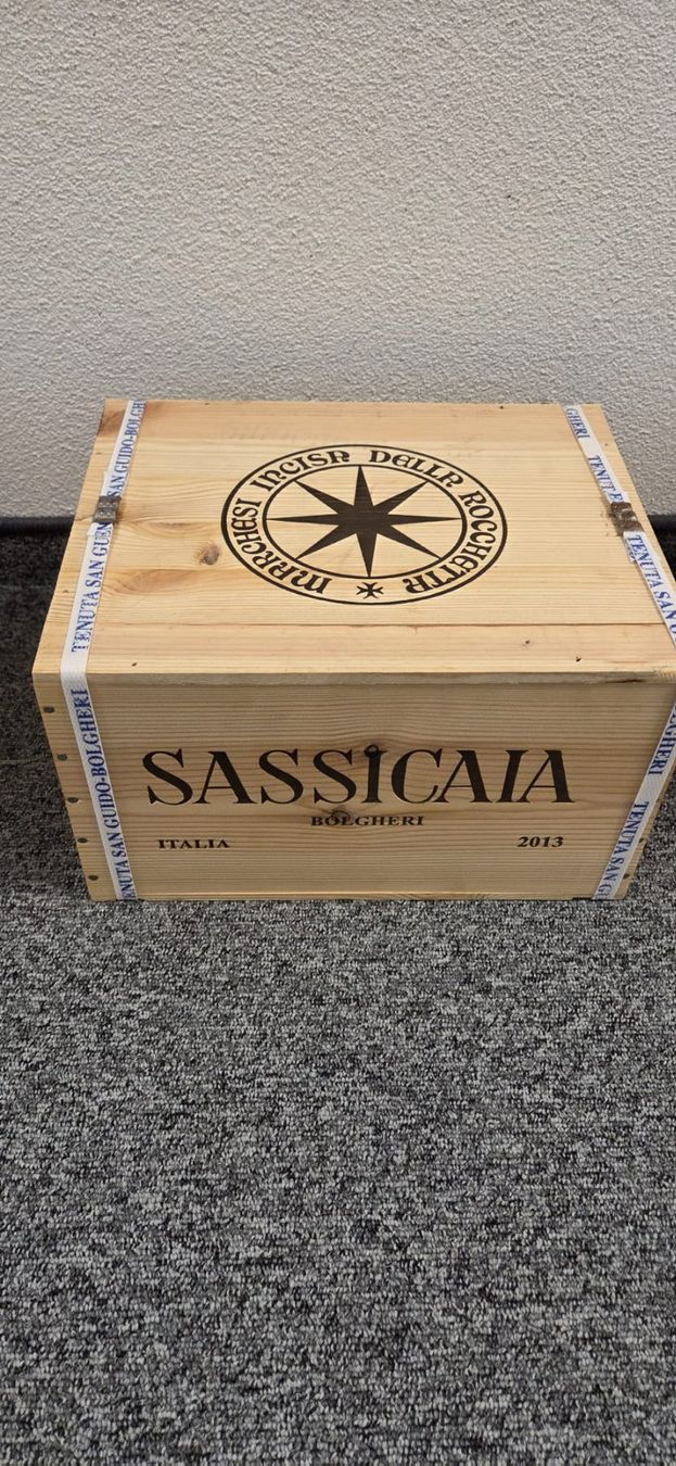 Sassicaia Vino: Sassicaia 2013 in Originalkiste – Nuovo e nell'imballaggio originale da Winterthur venduto da carvercc