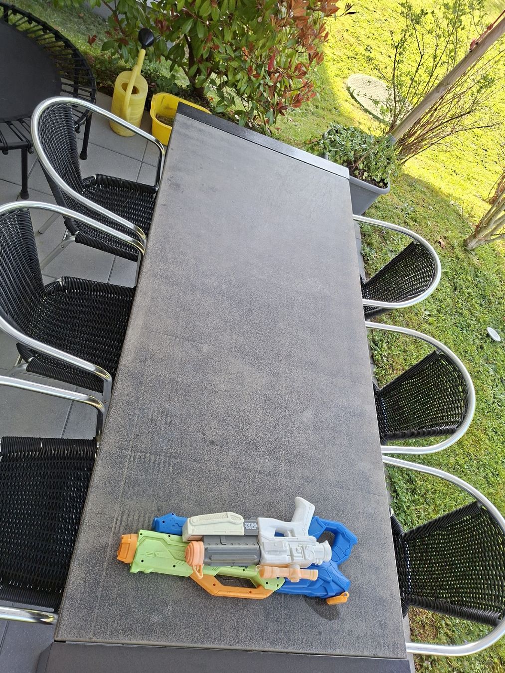 Set di tavolo e panche: Grosse Gartentischgruppe mit 6 Stühlen – Usato da Schaffhausen venduto da FILIXPRESS 2