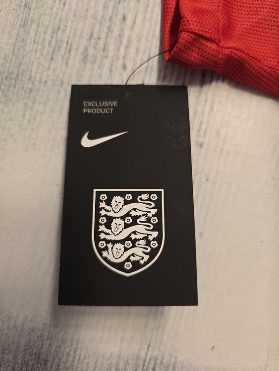 Nike Maillots de corps & Pantalons: England Match Trikot rot, neu mit Etikett, Grösse L! – Neuf avec emballage d'origine à Tuggen par Zweitechanceboutique 2