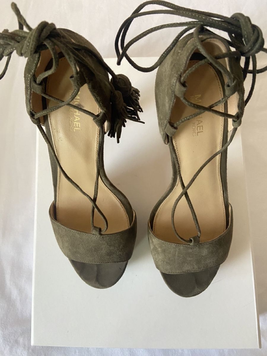 Michael Kors Damenschuhe: Scandales à talons Michael Kors kaki – Gebraucht aus Chêne-Bougeries von sor_9rzp 3