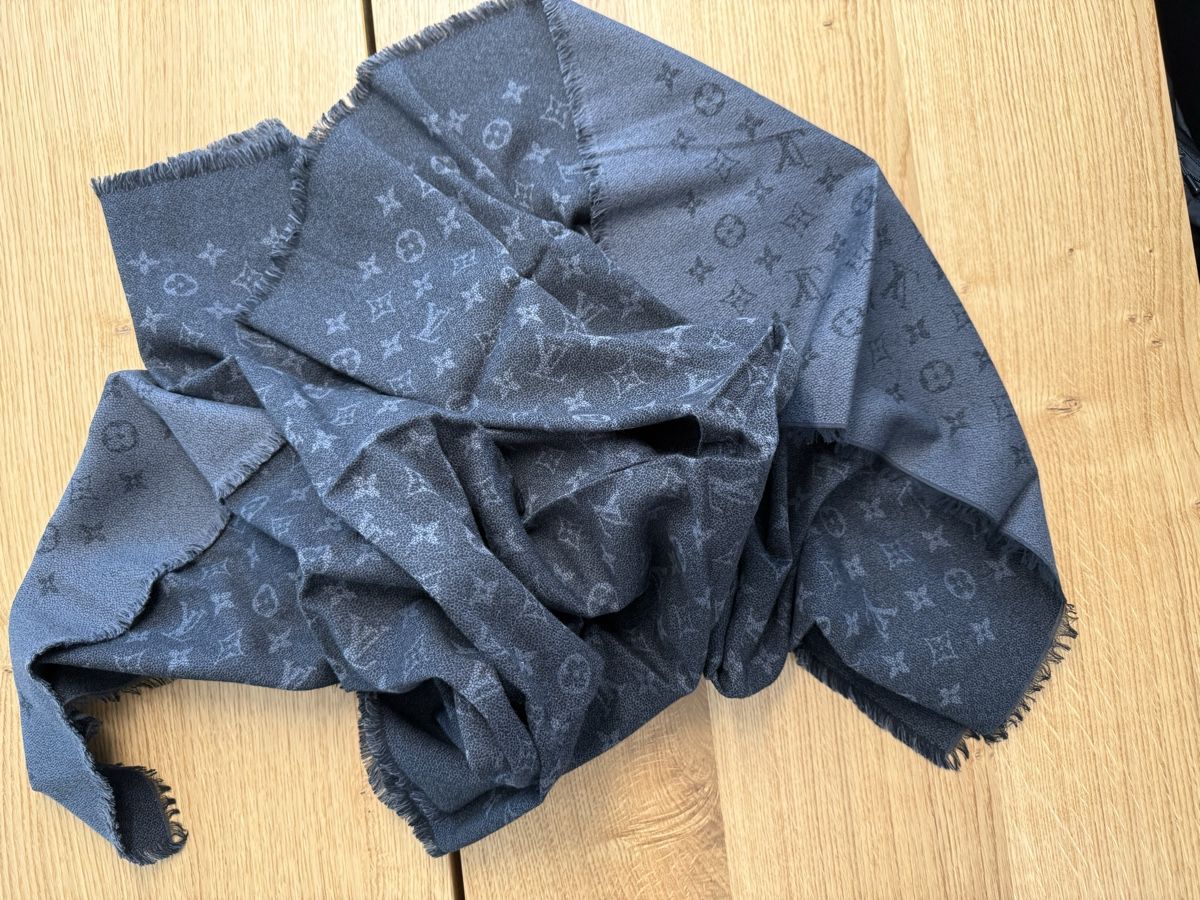 Louis Vuitton Foulards & écharpes: Louis Vuitton Monogram Classic scarf – Neuf (Voir description) à Zollikerberg par mik_5skf 4