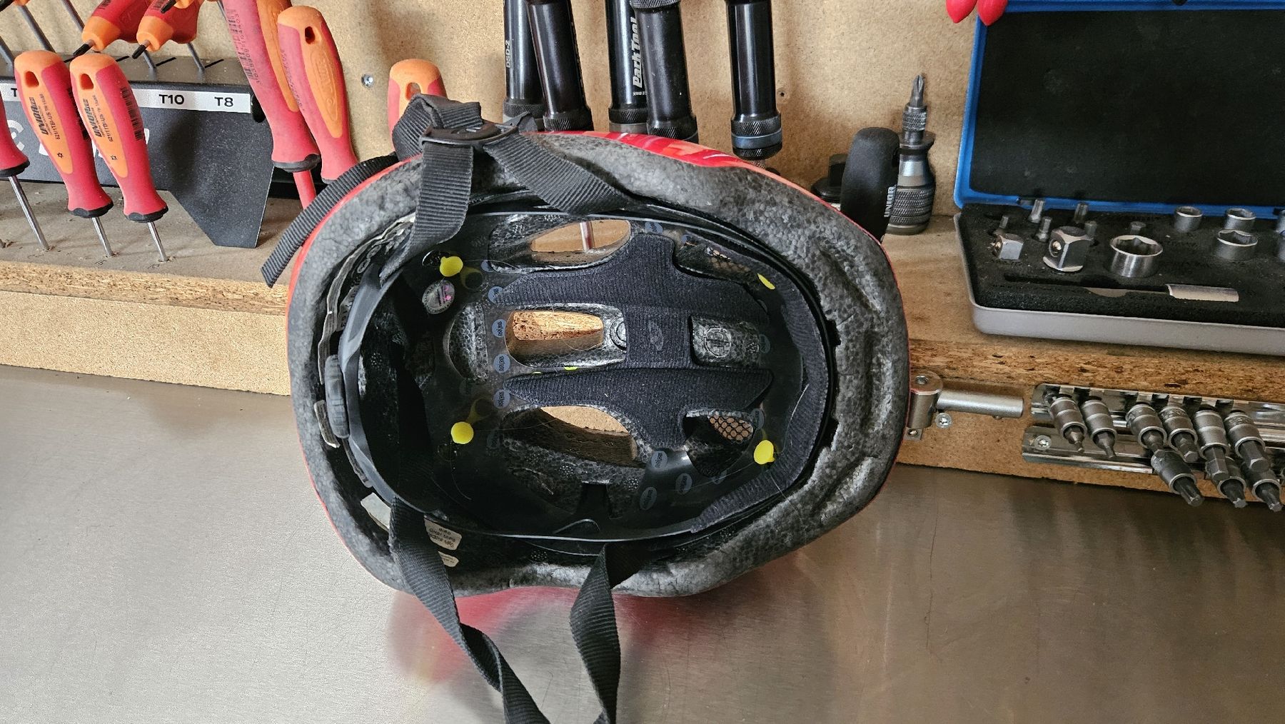 Giro Caschi: Kinderhelm Giro rot xs 45-49cm – Usato da Ursenbach venduto da bufu32 1