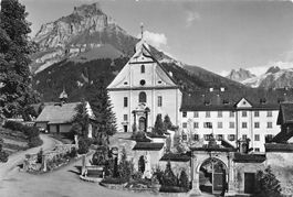 Kloster Engelbert mit Hahnen
