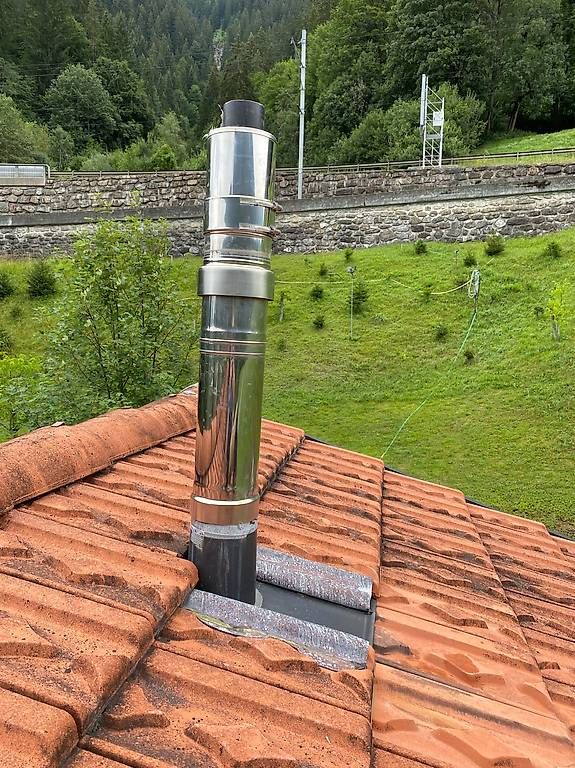 Camini: Kamin 125 mm Dacheinfassung Kupfer – Usato da Hägglingen venduto da maxmar
