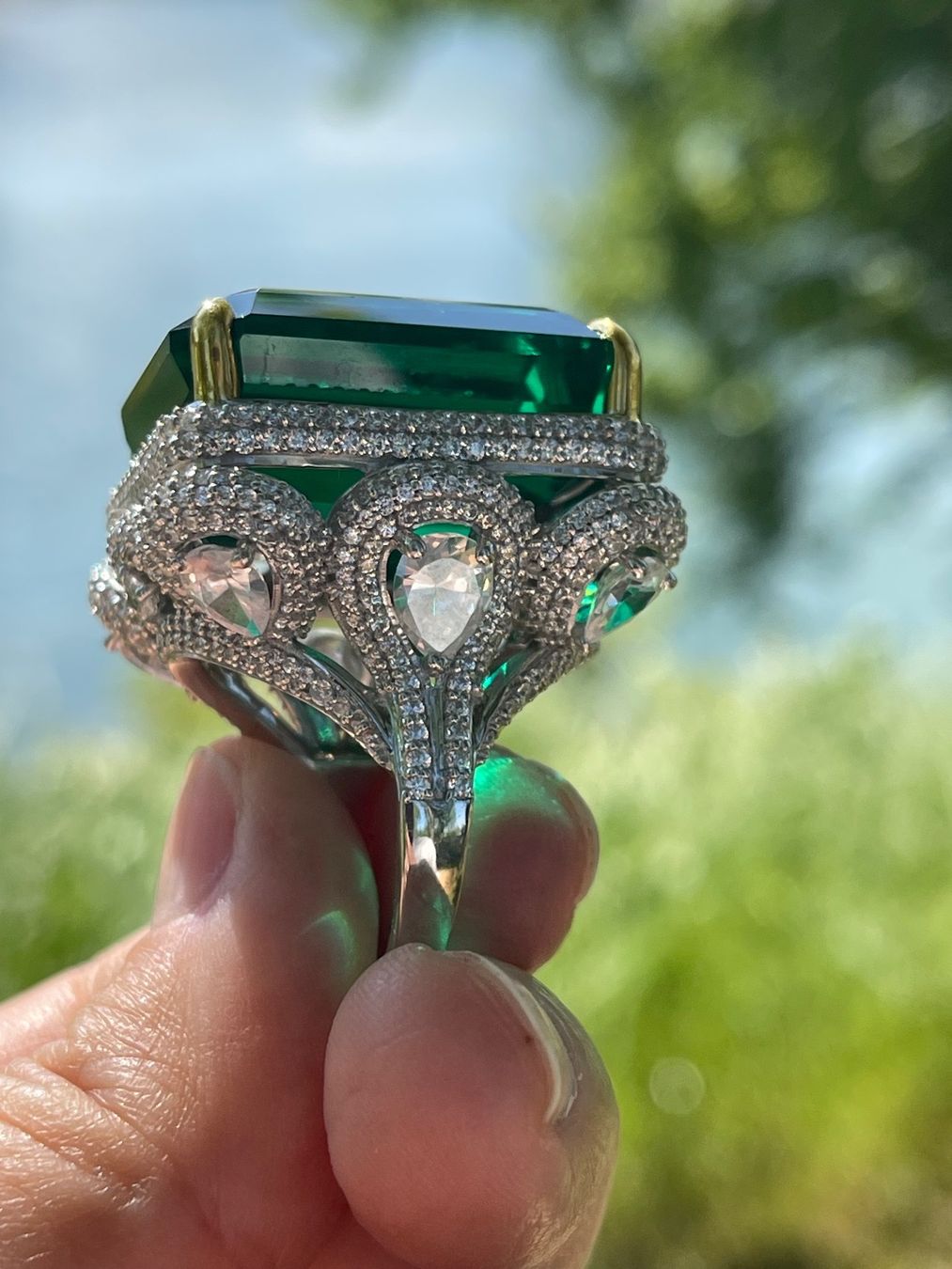 Llan Valls Joies Ringe: MAXI 70cts Nano-Emerald & Lab Diamonds SS925 Gold Ring – Neu (gemäss Beschreibung) aus Birsfelden von Brut-Reserve 3