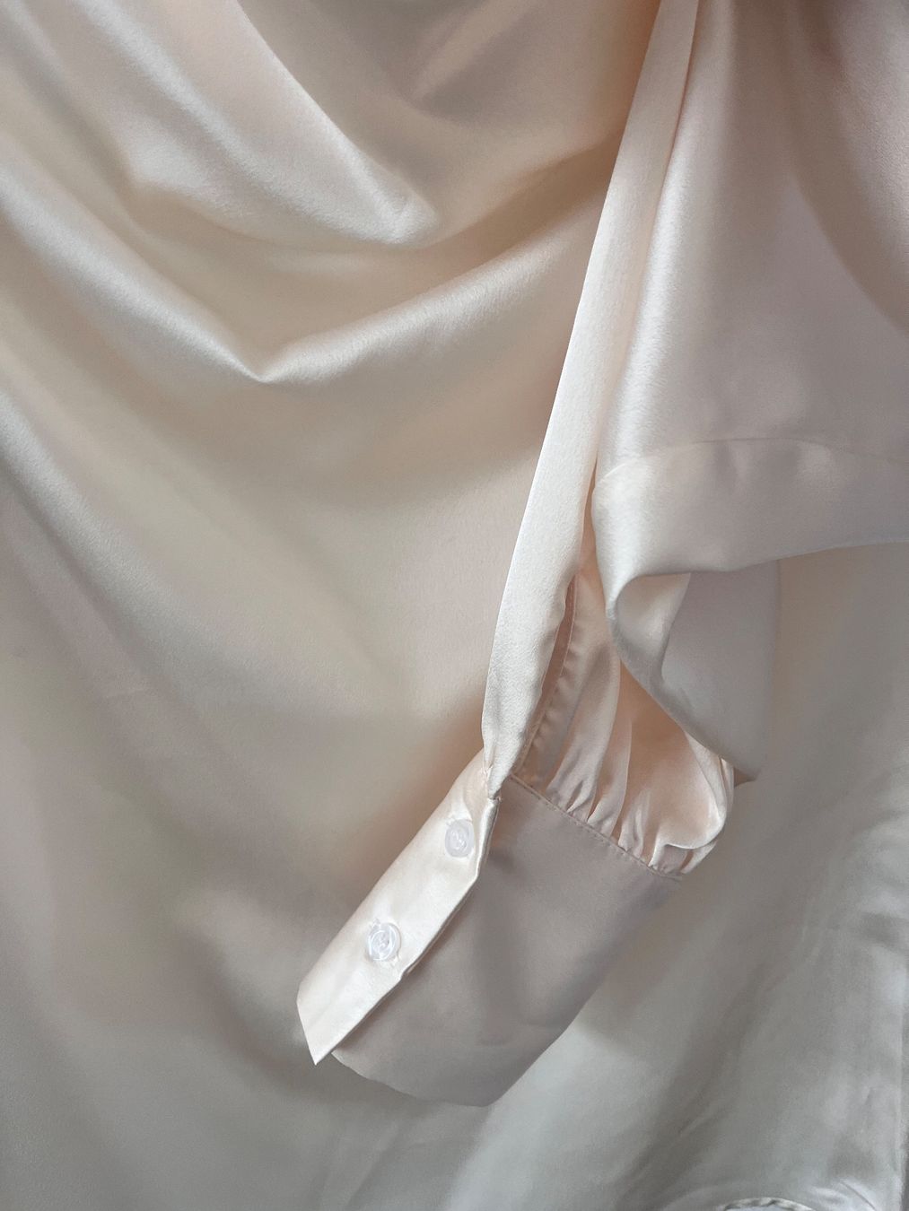 Blusen: Blouse élégante satinée - taille S - couleur champagne – Neu (gemäss Beschreibung) aus Vionnaz von ele_75nv 2