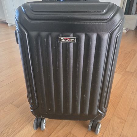 Valigia trolley Traveler nera, perfetta per le vacanze!