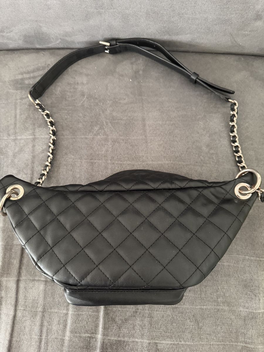 Guess Borse da donna: Guess Bauchtasche schwarz gesteppt – Usato da Hinwil venduto da CozyBree 3