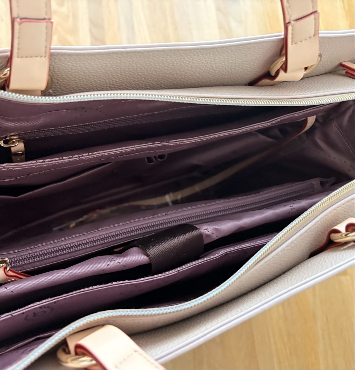 Bugatti Borse da donna: Bugatti Ella Shopper, beige - neu! – Nuovo e nell'imballaggio originale da St. Gallen venduto da moebel1 5