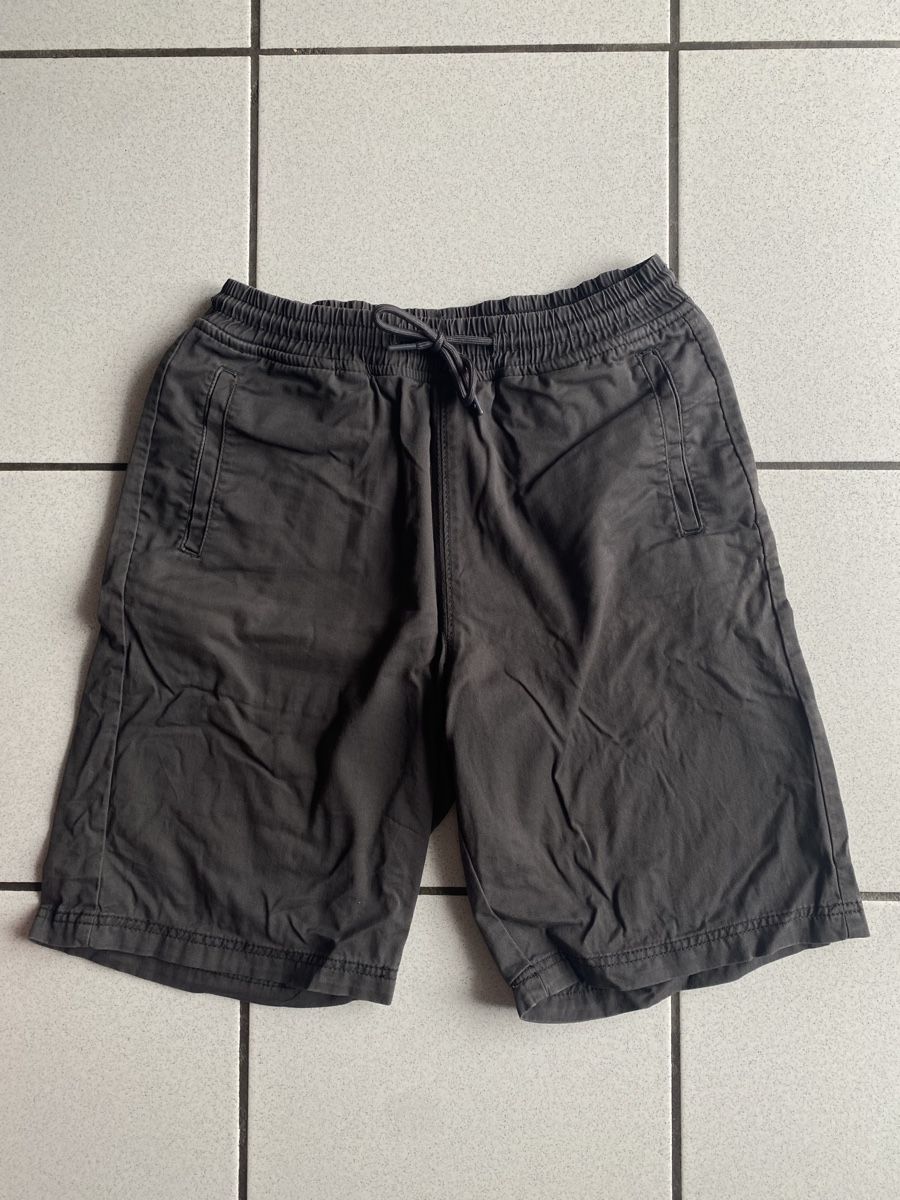 Pantaloni: Shorts grau Grösse S guter Zustand – Usato da Etziken venduto da Byama