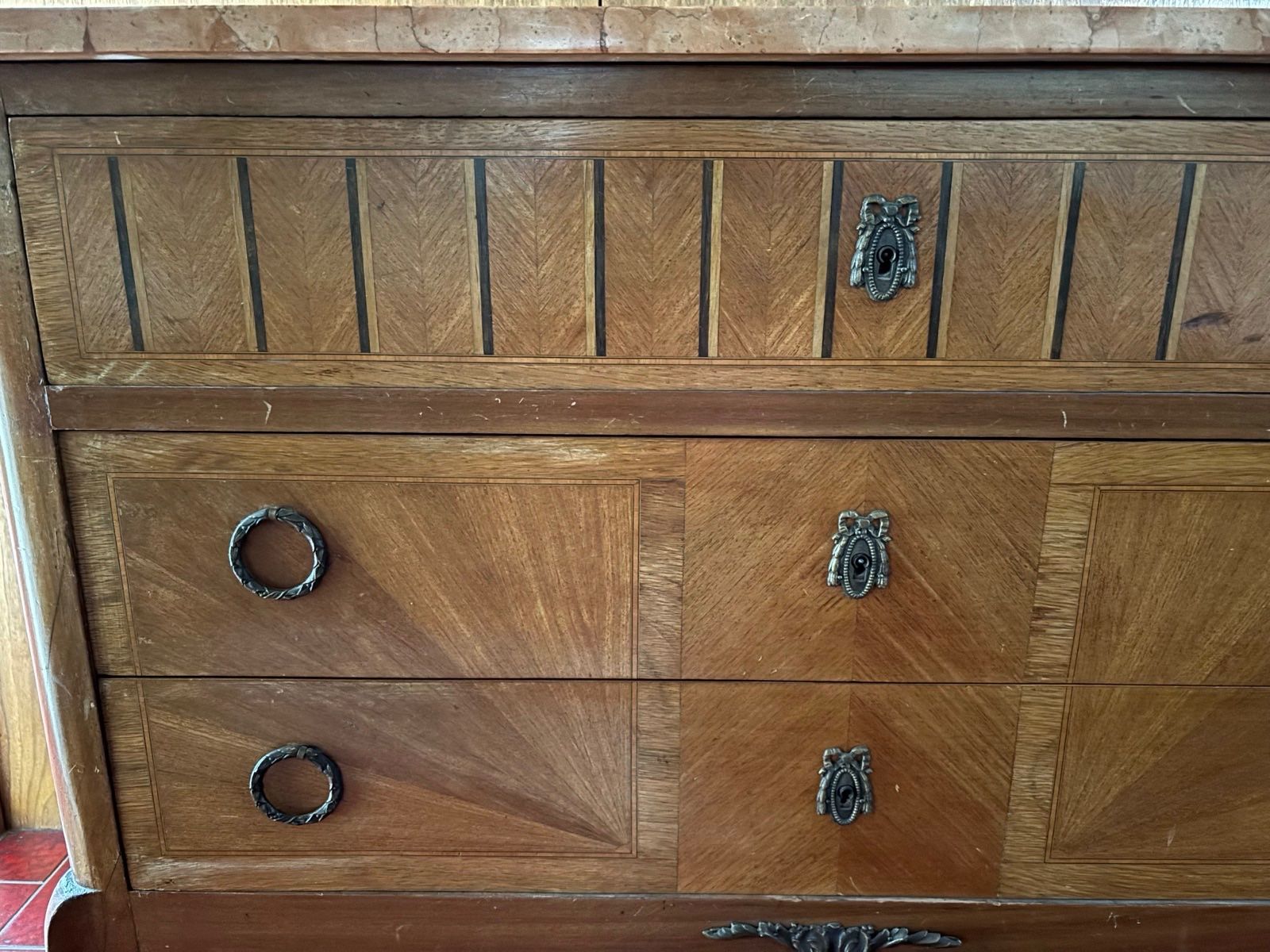 Cassettiere: Belle Commode marquetée – Usato da Villeneuve VD venduto da sim_q5hp 8
