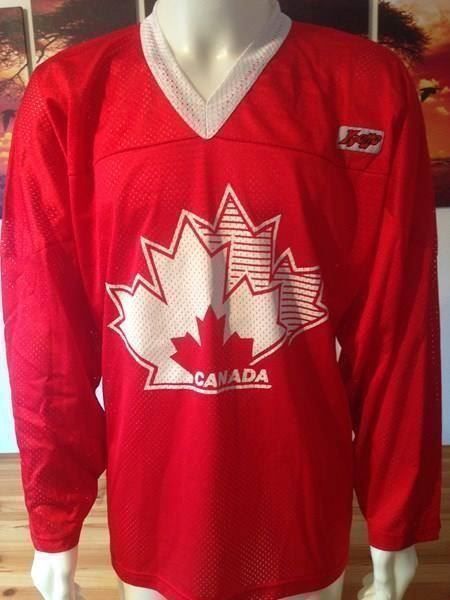 Canottiere & Pantaloni: KANADA NATI TRIKOT MAILLOT CANADA YVETTE – Nuovo (secondo la descrizione) da Zürich venduto da TRIKOTKAISER