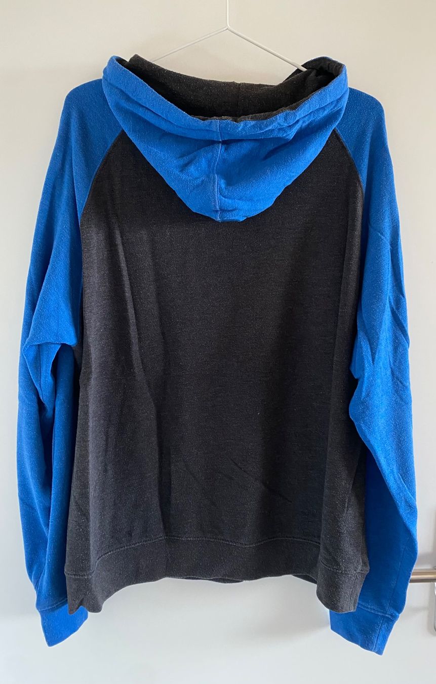 Pullover & Sweatshirts: Logan Paul Maverick Hoodie – Gebraucht aus Oberdiessbach von cor_2nrl 1