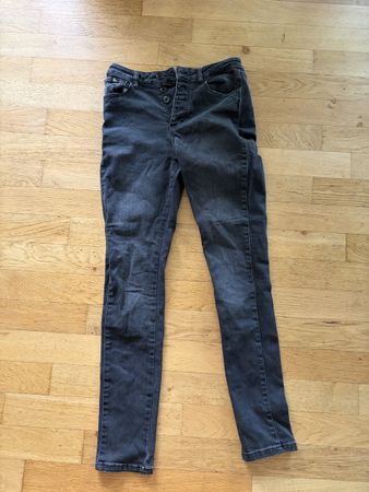 Jean gris foncé, taille haute, boutonnière, état neuf