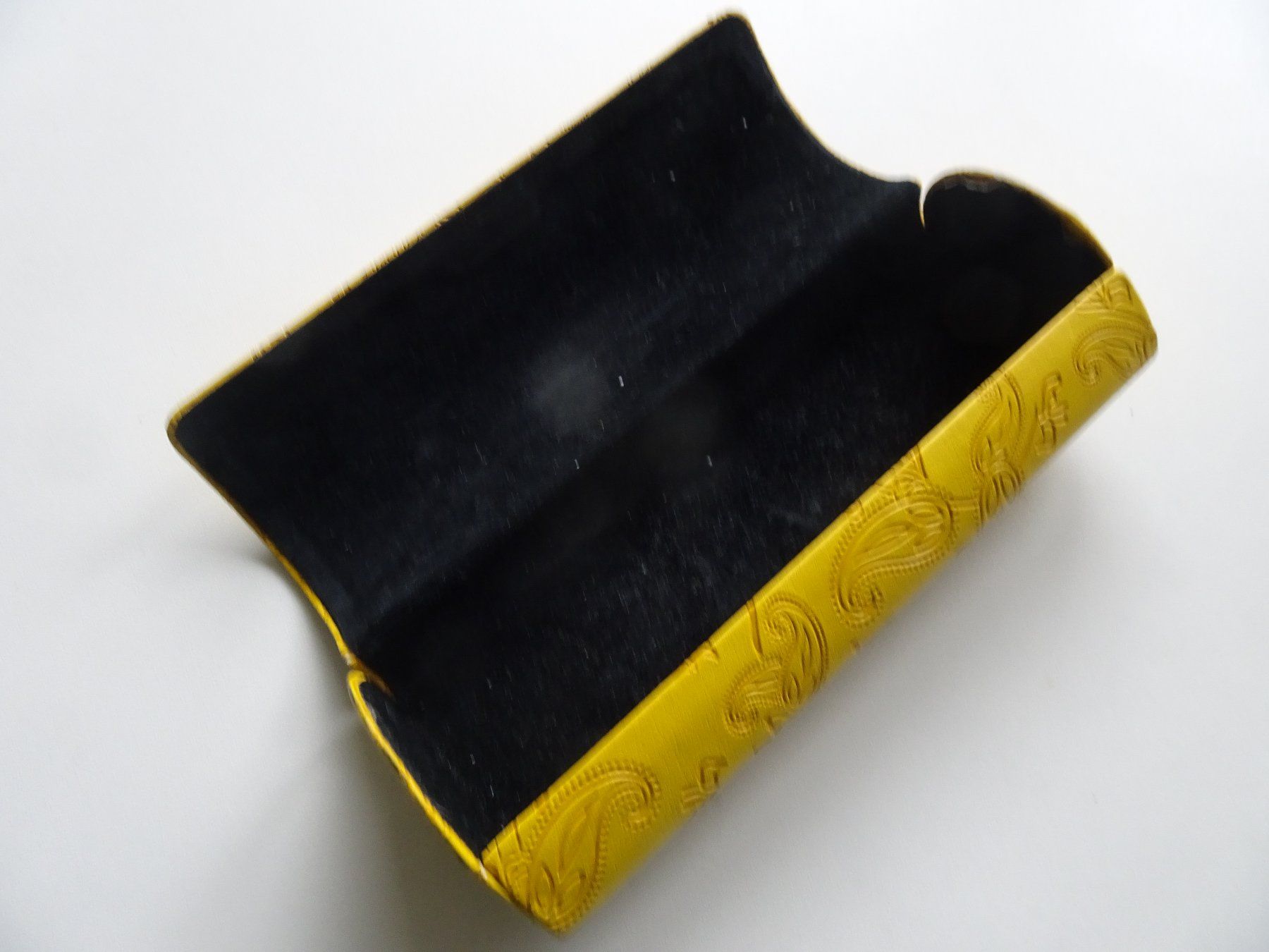 Altro in  Abbigliamento & Accessori: Gelbes, gemustertes Brillen-Etui – Usato da männedorf venduto da purzelchen 1