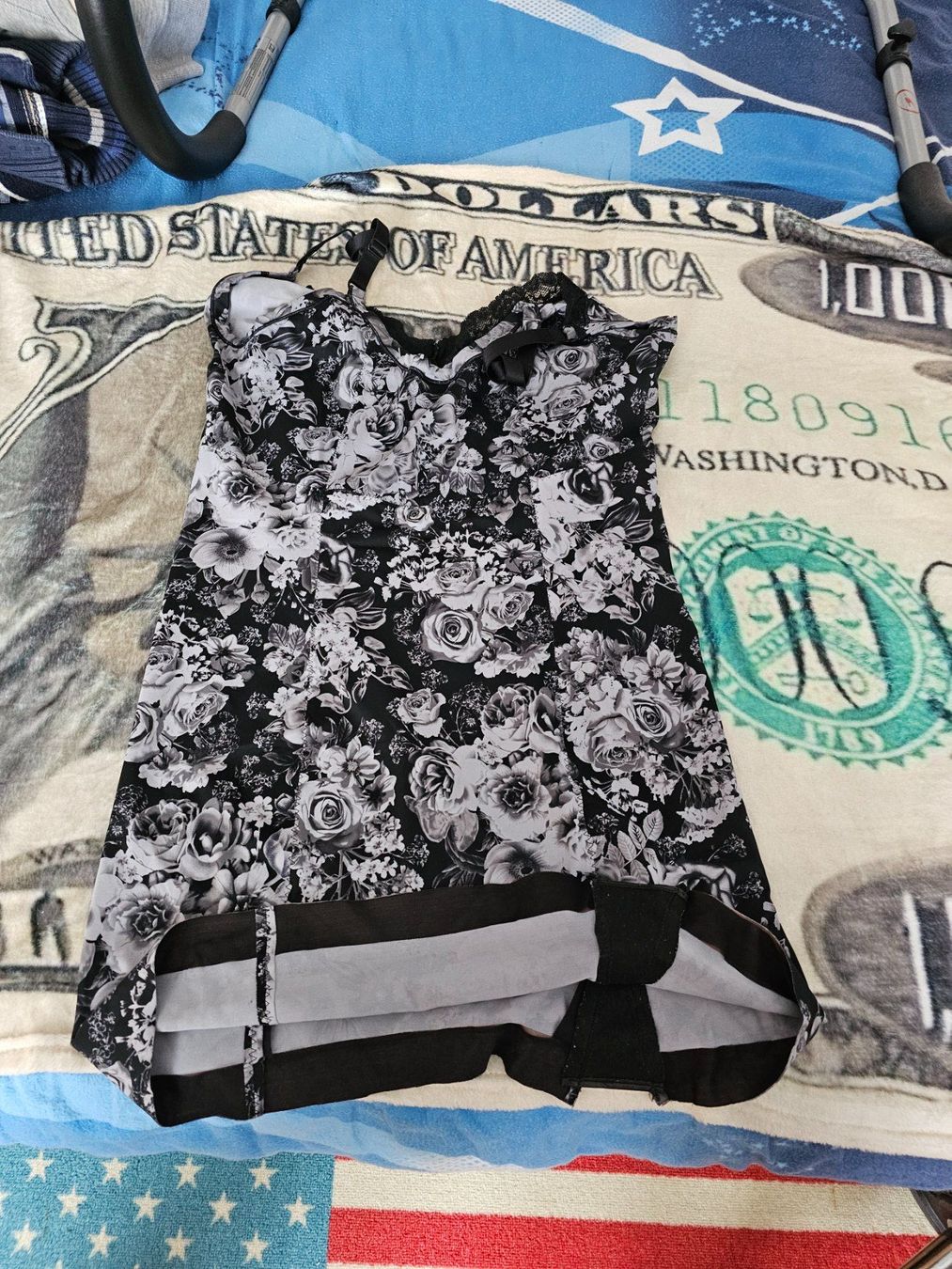 H&M Altra biancheria intima: Negligé GR/L von H&M – Usato da Sumiswald venduto da Sumo68 1