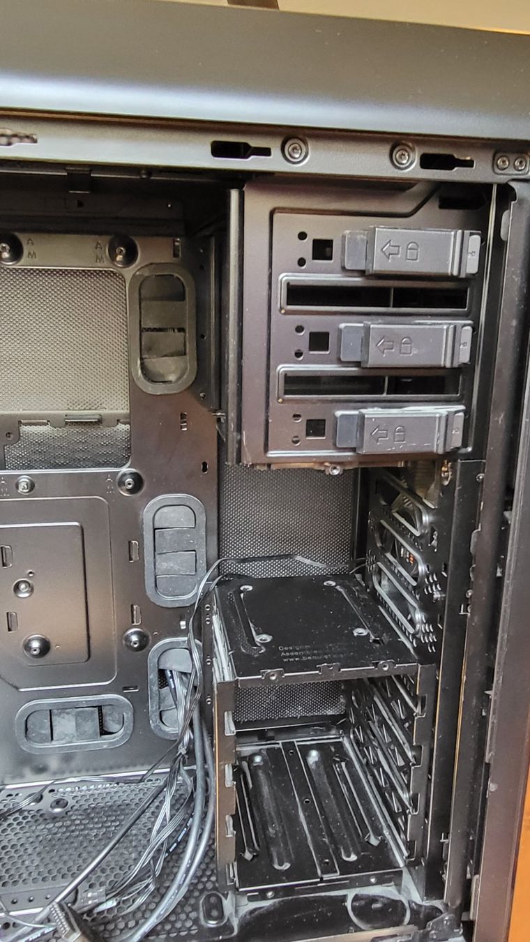 beQuiet! Custodie: Be Quiet! Silent Base 800, ATX PC Gehäuse – Usato da Bern venduto da nic_x6gy 6