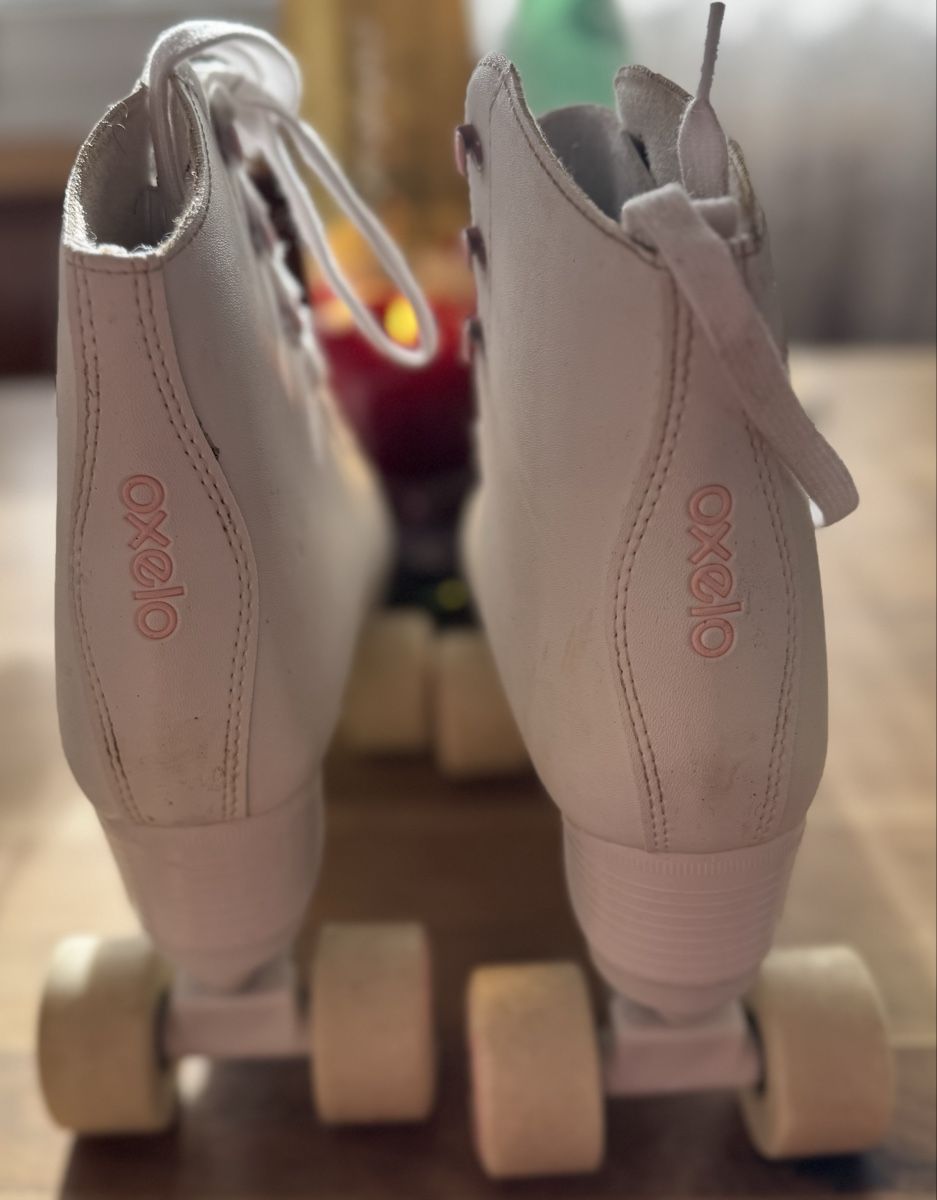 Oxelo Pattini in linea & Pattini a rotelle: Oxelo Roller Skates - Size 40 - Perfect for Summer Fun! – Nuovo (secondo la descrizione) da Mühlethurnen venduto da Indriukas 1