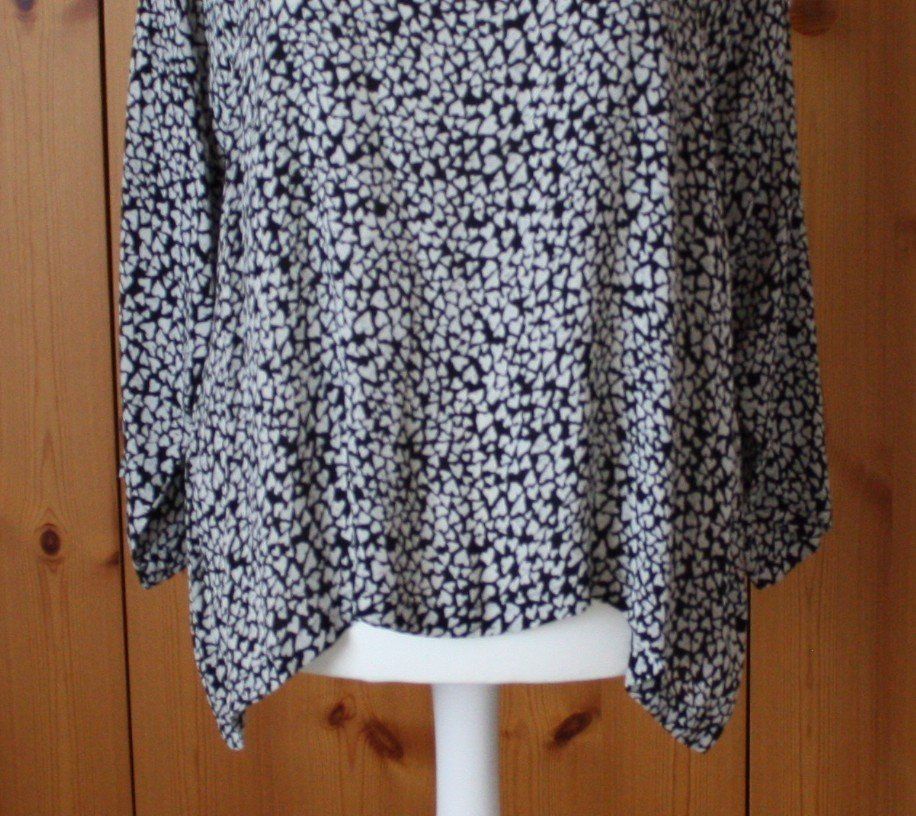 Camicette: Bluse Langarm schwarz - weiss Gr. XL – Usato da Flüelen venduto da Diversicum-Curvy 2