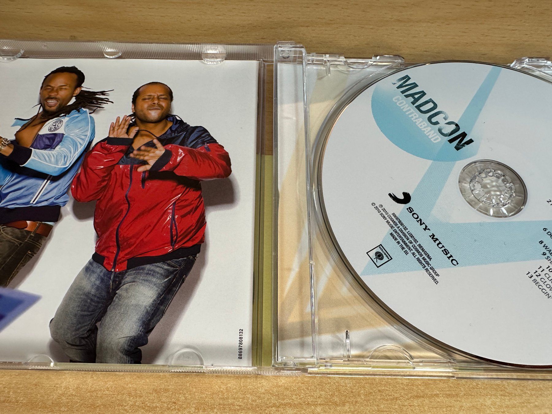 CDs: A2 Madcon – Contraband – Gebraucht aus Rikon im Tösstal von Alpenmutz 2