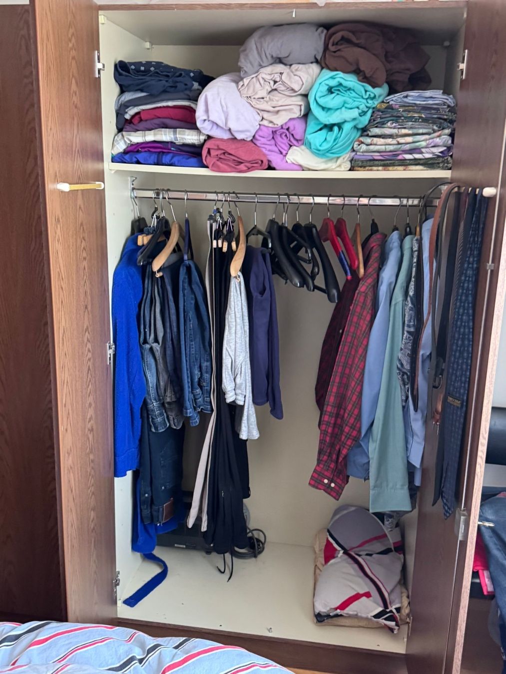 Armadi: Kleiderschrank 5-flüglig – Usato da Henggart venduto da Swif 1