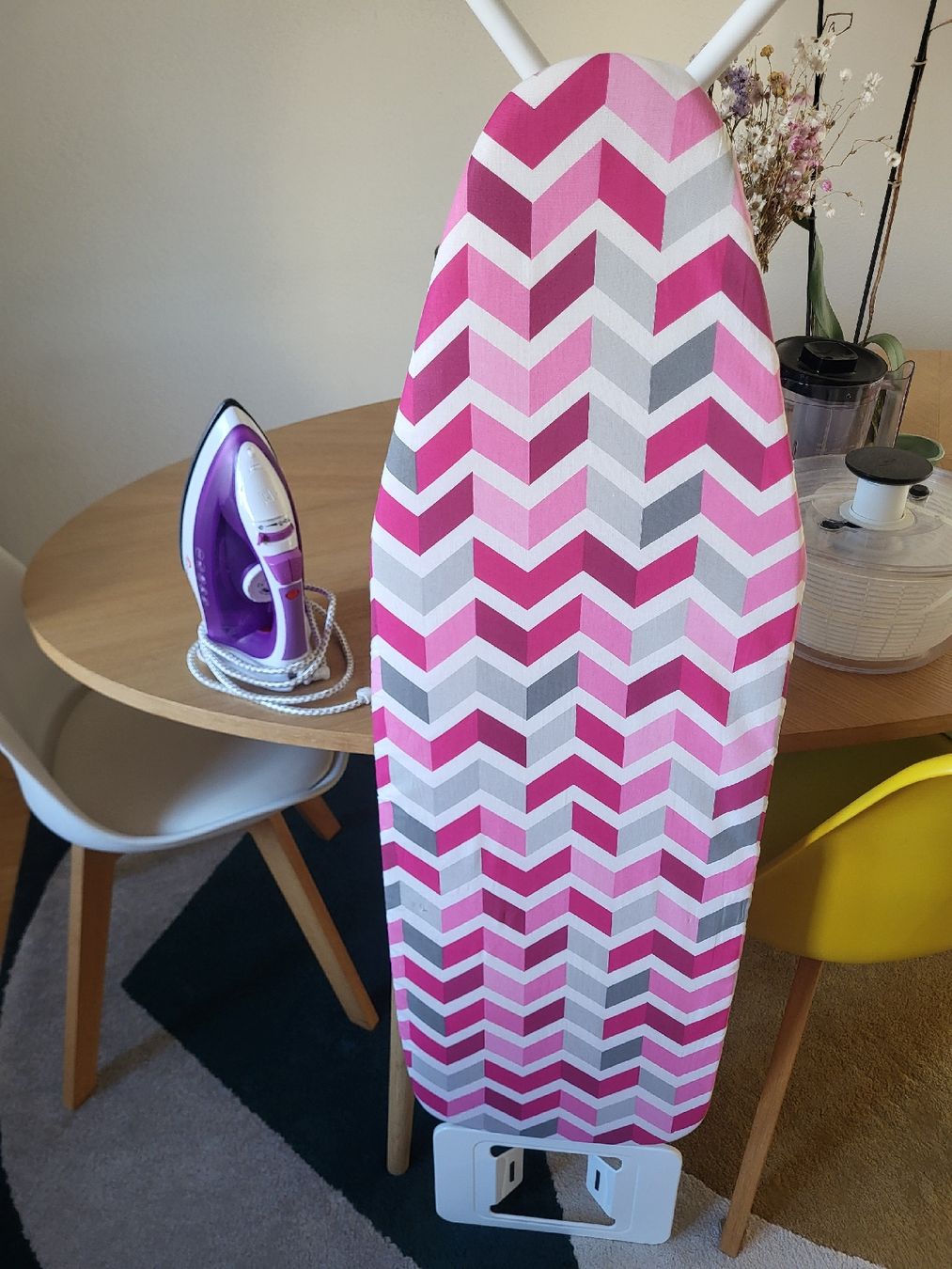 Bügeleisen: Iron and Ironing Board – Gebraucht aus Zürich von jai_k6bl