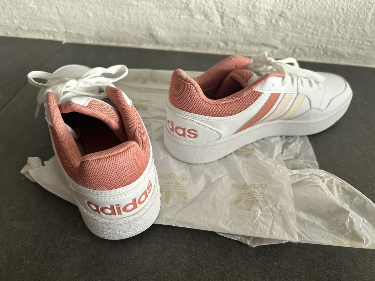 Adidas Scarpe da donna: Adidas Turnschuhe Hoops 3.0, Grösse 40, US 8 – Nuovo (secondo la descrizione) da Hinwil venduto da Kathinka73 2