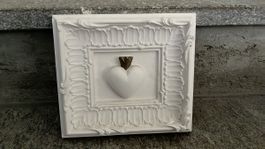 Quadro decorativo con cuore bianco, stile shabby chic.