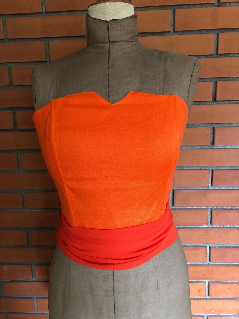 Top: Bustier mit angenähten Seidenschal! – Usato da Niederteufen venduto da nana65