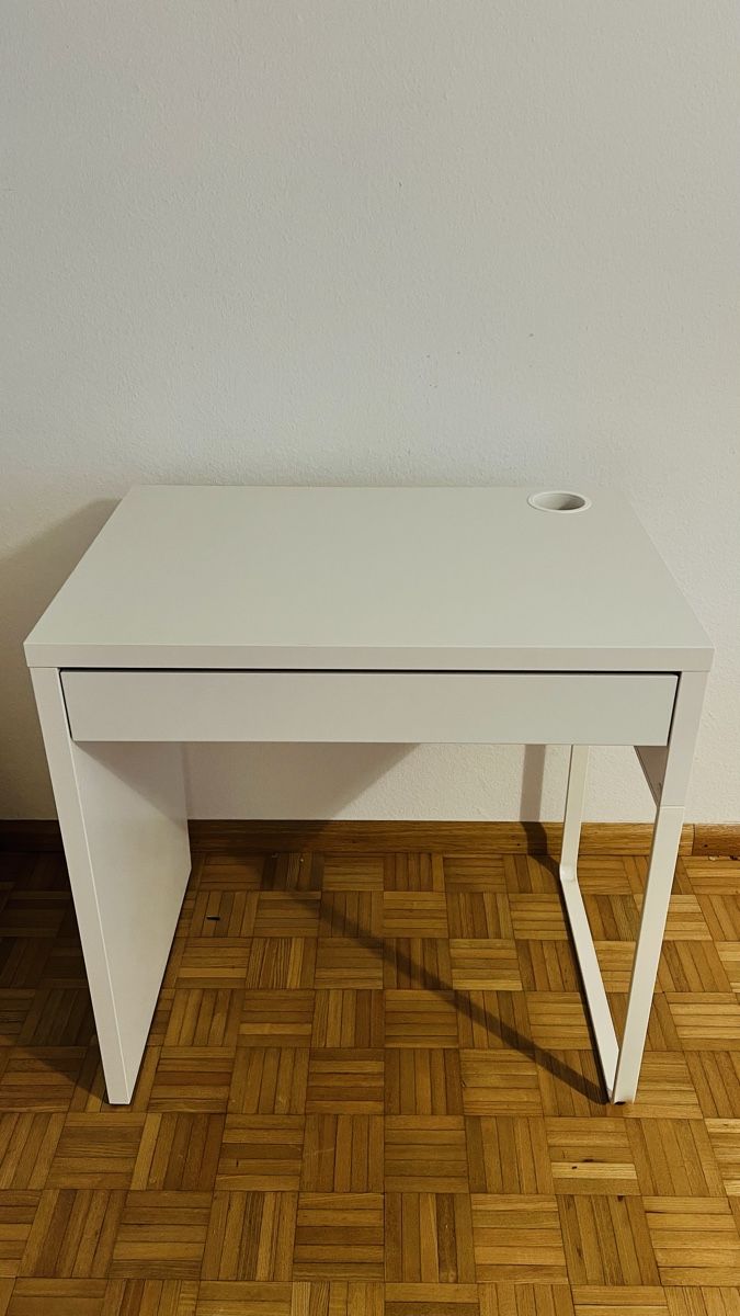 Scrivanie: Ikea Micke Schreibtisch – Usato da Basel venduto da Nikitan