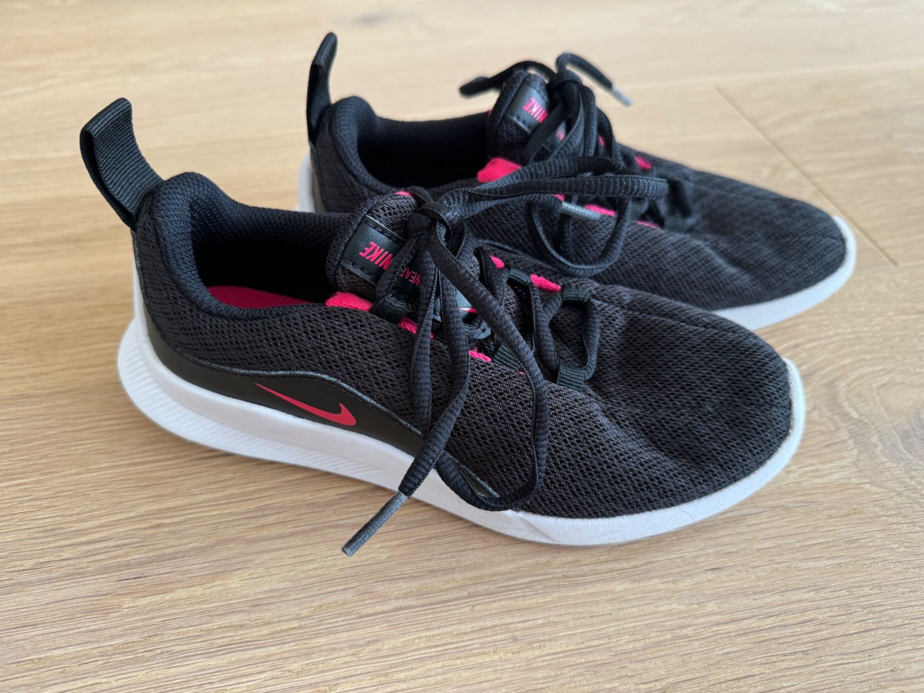 Nike Scarpe per ragazze: Nike Turnschuh, Grösse 31 – Usato da Bachenbülach venduto da Elcomaster 1