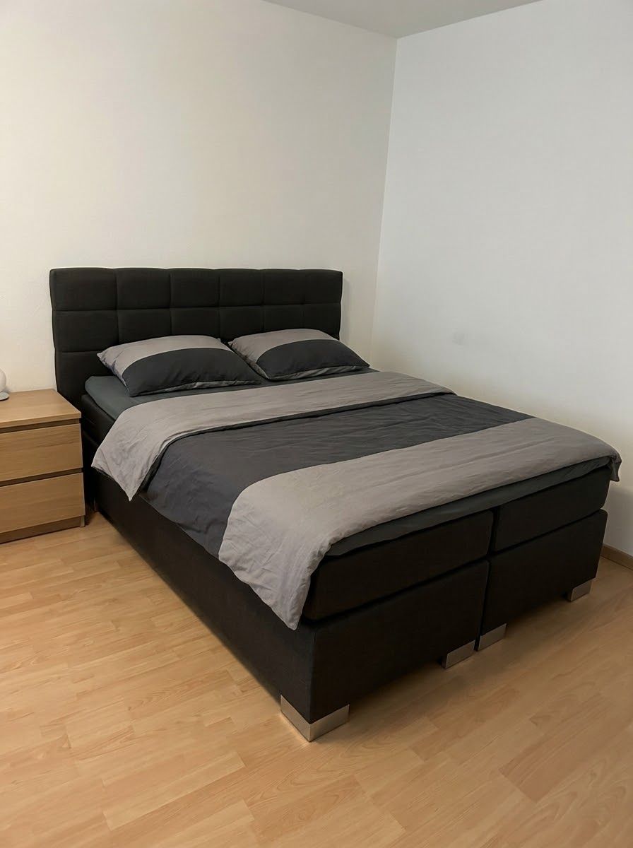 Lits: Boxspringbett dunkelgrau mit Topper – D'occasion à Schlieren par k.tim