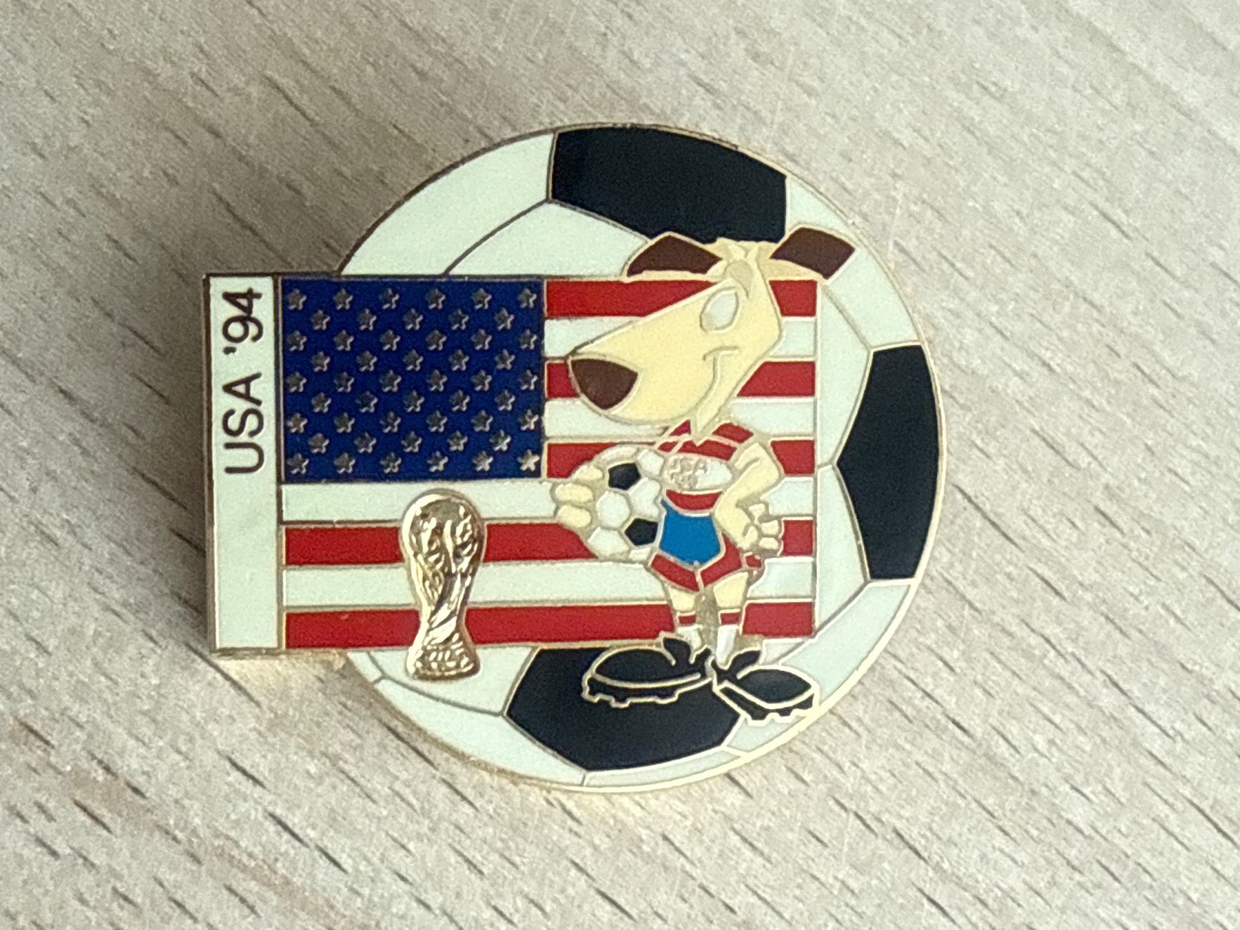 Placchette & Badge: Pin WM USA 94 – Usato da Glattbrugg venduto da Schweigmatt